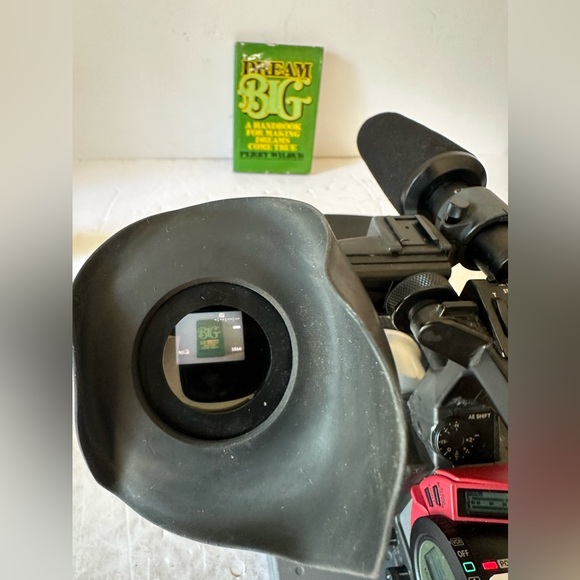 Canon DM-XL1A MiniDV 3CCD Digital 16x Optical Zoom XL 5.5-88MM Video Camcorder - Picture 14 of 17